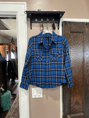 feathers Blue and Black Plaid Button-Up Flannel Shirt